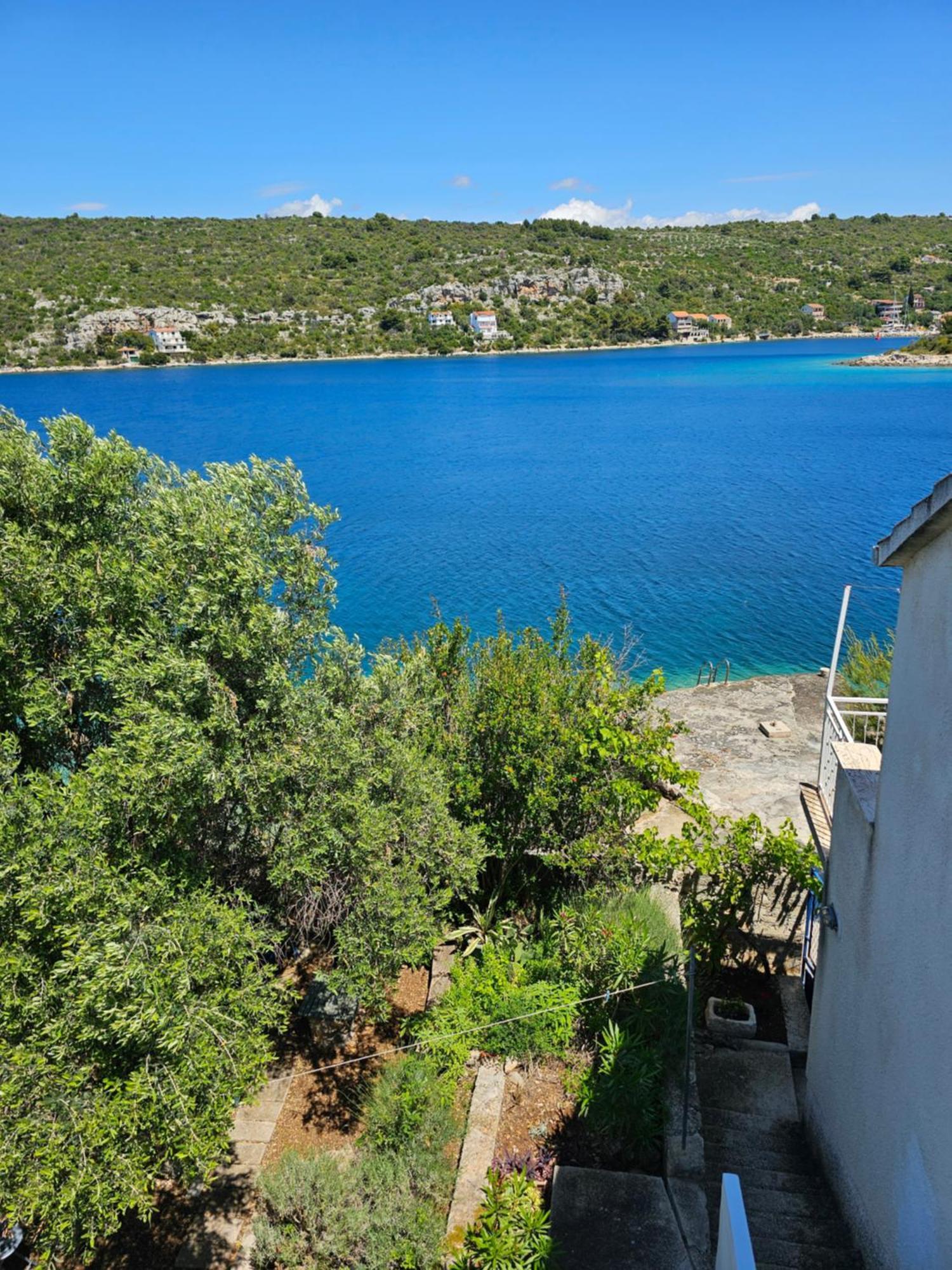 Apartments Lucin Veliki Drvenik Εξωτερικό φωτογραφία